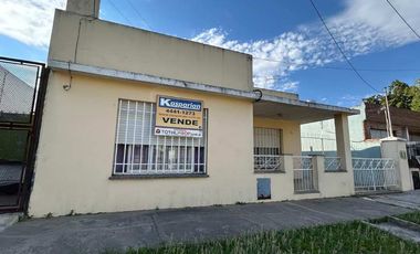 Casa en venta en Isidro Casanova