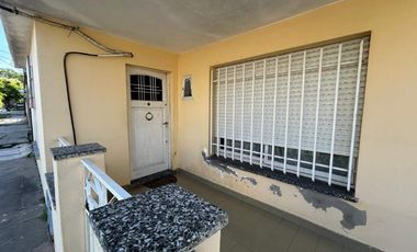 Casa en venta en Isidro Casanova