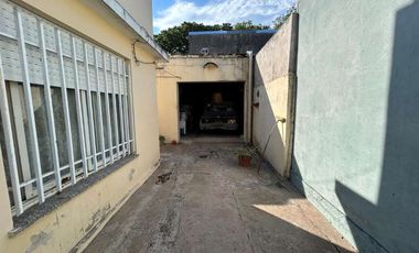 Casa en venta en Isidro Casanova