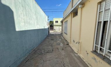 Casa en venta en Isidro Casanova