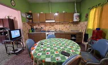 Casa en venta en Isidro Casanova