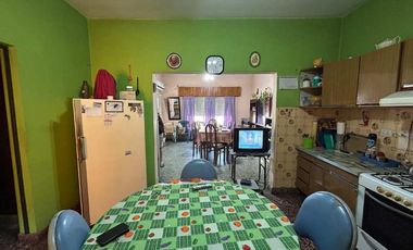 Casa en venta en Isidro Casanova