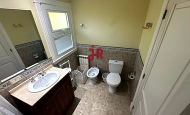 CASA EN VENTA (CARILO) - 4 DORMITORIOS - 4 BAÑOS