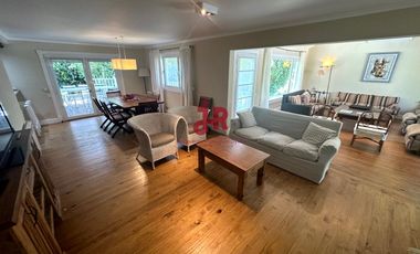 CASA EN VENTA (CARILO) - 4 DORMITORIOS - 4 BAÑOS