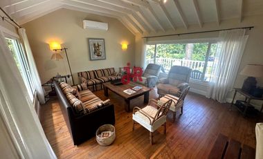 CASA EN VENTA (CARILO) - 4 DORMITORIOS - 4 BAÑOS