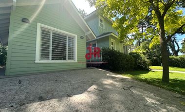 CASA EN VENTA (CARILO) - 4 DORMITORIOS - 4 BAÑOS