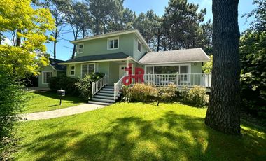 CASA EN VENTA (CARILO) - 4 DORMITORIOS - 4 BAÑOS