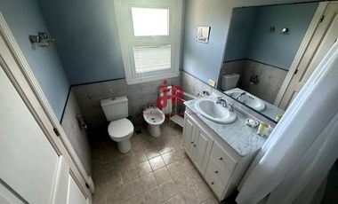 CASA EN VENTA (CARILO) - 4 DORMITORIOS - 4 BAÑOS