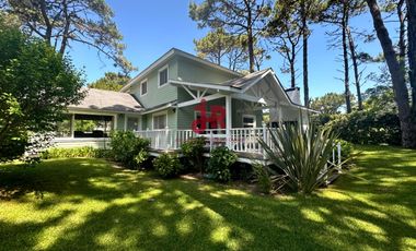 CASA EN VENTA (CARILO) - 4 DORMITORIOS - 4 BAÑOS