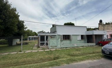 12 E/421 y 422-Casa+Taller+Depósito+S.U.M. sobre lote de 716 m2