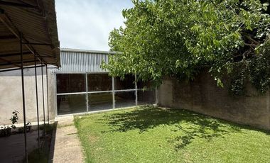 12 E/421 y 422-Casa+Taller+Depósito+S.U.M. sobre lote de 716 m2