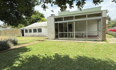 12 E/421 y 422-Casa+Taller+Depósito+S.U.M. sobre lote de 716 m2