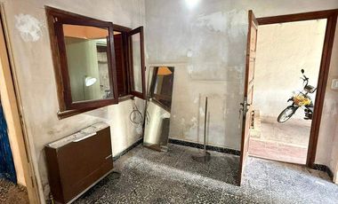 12 E/421 y 422-Casa+Taller+Depósito+S.U.M. sobre lote de 716 m2