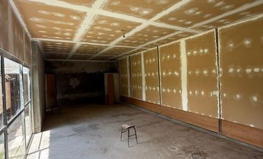 12 E/421 y 422-Casa+Taller+Depósito+S.U.M. sobre lote de 716 m2