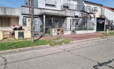 Casa PH en venta en Bernal Oeste