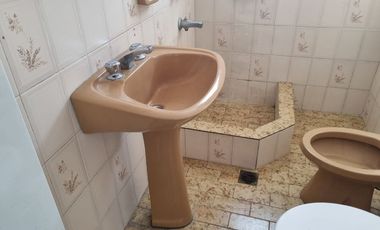 Casa PH en venta en Bernal Oeste