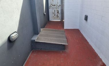Casa PH en venta en Bernal Oeste