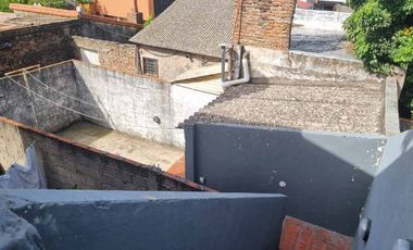 Casa PH en venta en Bernal Oeste
