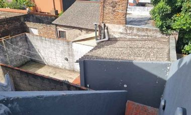 Casa PH en venta en Bernal Oeste
