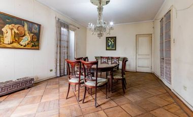 HERMOSA CASA UBICADA A PASOS DEL ESTADIO NACIONAL, ÑUÑOA