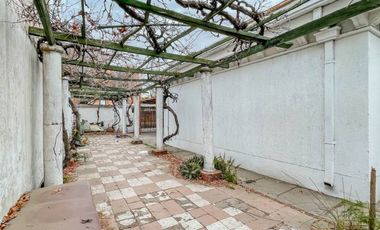 HERMOSA CASA UBICADA A PASOS DEL ESTADIO NACIONAL, ÑUÑOA