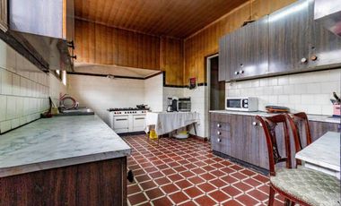 HERMOSA CASA UBICADA A PASOS DEL ESTADIO NACIONAL, ÑUÑOA