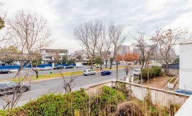 HERMOSA CASA UBICADA A PASOS DEL ESTADIO NACIONAL, ÑUÑOA