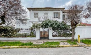 HERMOSA CASA UBICADA A PASOS DEL ESTADIO NACIONAL, ÑUÑOA