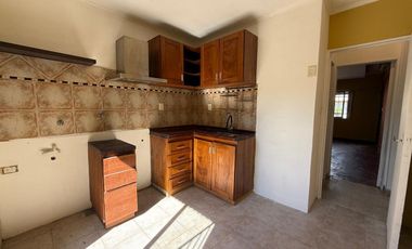 PH ALQUILER 3AMB PATIO COCHERA CASTELAR NORTE