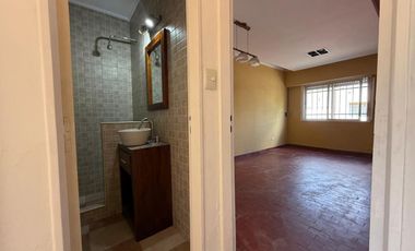 PH ALQUILER 3AMB PATIO COCHERA CASTELAR NORTE