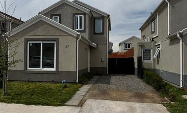 Casa en Arriendo en los remos 221