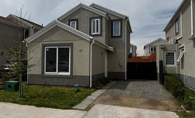 Casa en Arriendo en los remos 221