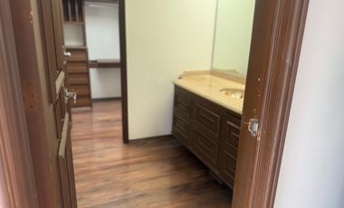 SE RENTA EXCELENTE CASA EN BOSQUES DE LAS LOMAS (N)