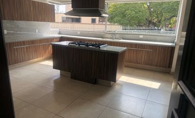 SE RENTA EXCELENTE CASA EN BOSQUES DE LAS LOMAS (N)