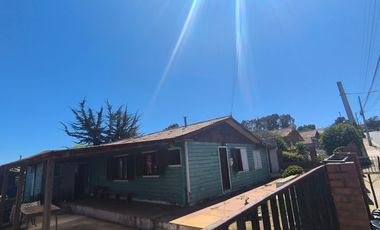 CASA EN VENTA EN EL QUISCO SUR CON JARDÍN