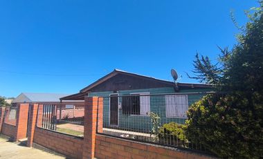 CASA EN VENTA EN EL QUISCO SUR CON JARDÍN