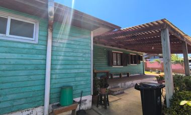 CASA EN VENTA EN EL QUISCO SUR CON JARDÍN