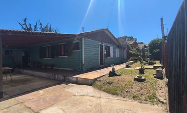 CASA EN VENTA EN EL QUISCO SUR CON JARDÍN