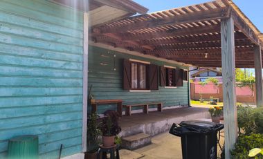 CASA EN VENTA EN EL QUISCO SUR CON JARDÍN