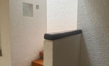 LINDA CASA EN CALLE CON VIGILANCIA