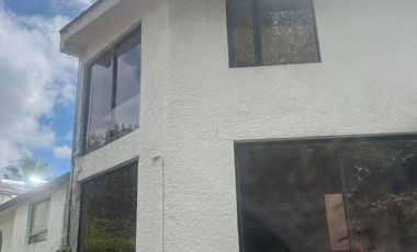 LINDA CASA EN CALLE CON VIGILANCIA