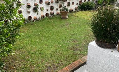 LINDA CASA EN CALLE CON VIGILANCIA