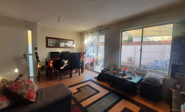 Grace Kelm vende Casa  en barrio cerrado/3 dorm /2 baños/ est 2 autos c/patio,en Buin