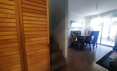 Grace Kelm vende Casa  en barrio cerrado/3 dorm /2 baños/ est 2 autos c/patio,en Buin