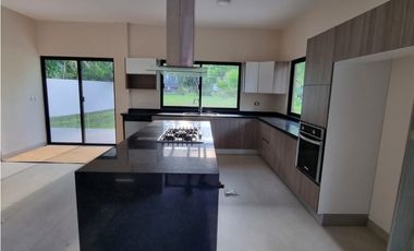 RENTA O VENTA DE CASA LAGOS DEL SOL, CANCUN