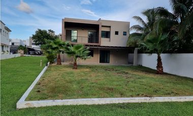 RENTA O VENTA DE CASA LAGOS DEL SOL, CANCUN
