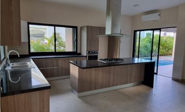 RENTA O VENTA DE CASA LAGOS DEL SOL, CANCUN