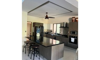 RENTA-VENTA CASA LAGOS DEL SOL- CANCUN