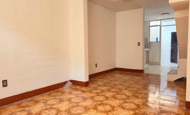 Local duplex en 1er piso puerta calle