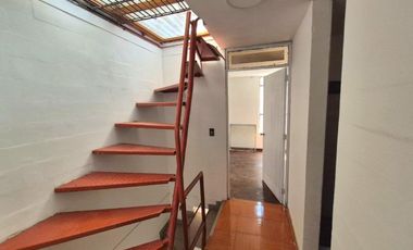 Local duplex en 1er piso puerta calle